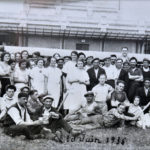 montrer des grévistes en juin 1936 se battant pour leurs droits à l'usine TASE