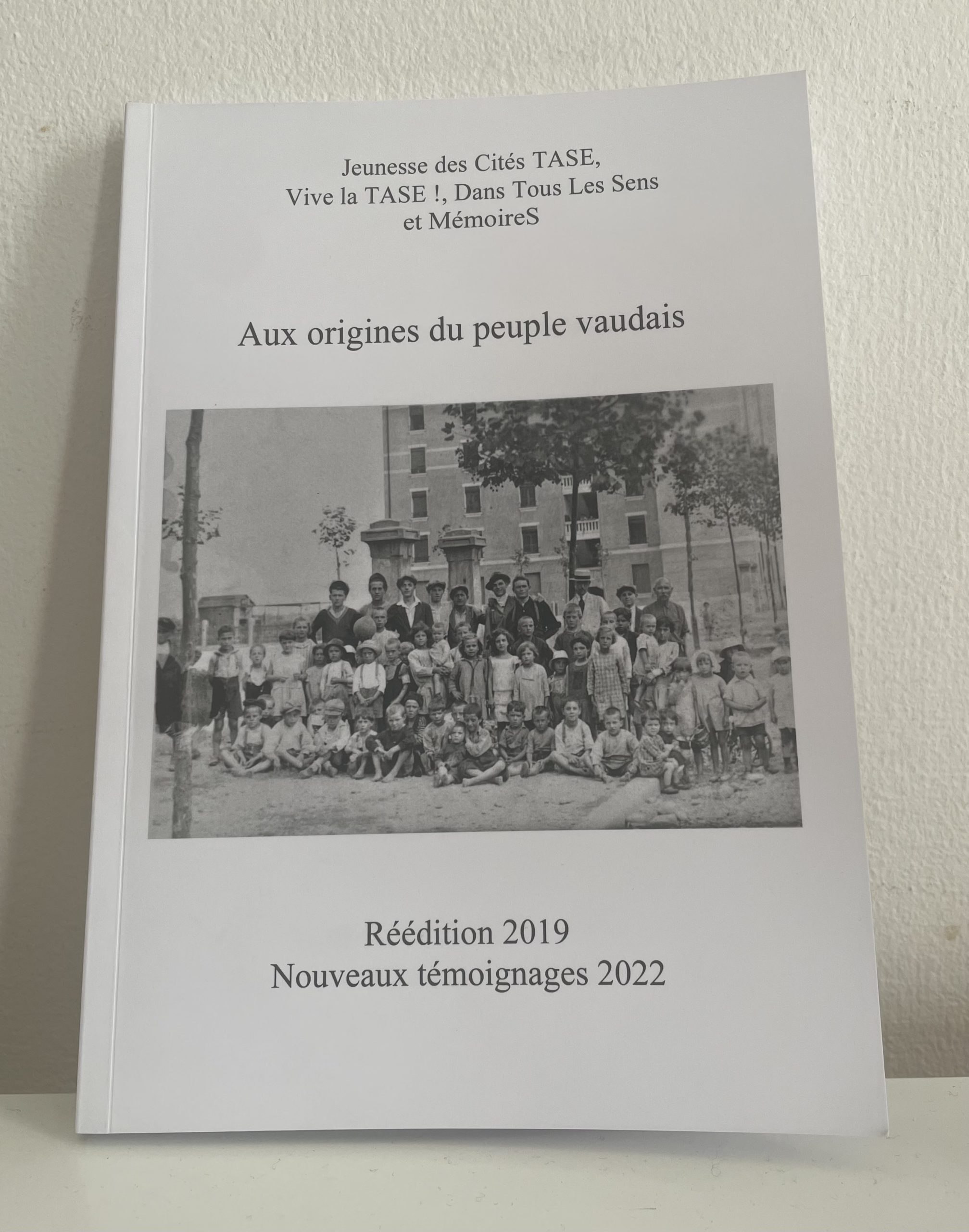 Montrer la couverture de notre nouveau livre "Aux origines du peuple Vaudais"